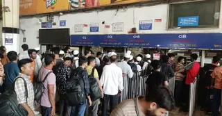 ঈদযাত্রা: ট্রেনে বাড়ি যেতে ‘শেষ ভরসা’ স্ট্যান্ডিং টিকিট পেতেও কাউন্টারে ভিড়